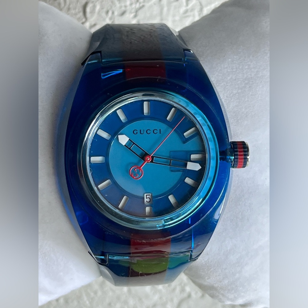 Gucci Sync 137.1 series, jelly blue sherry lime Rubber Band men’s Watch.